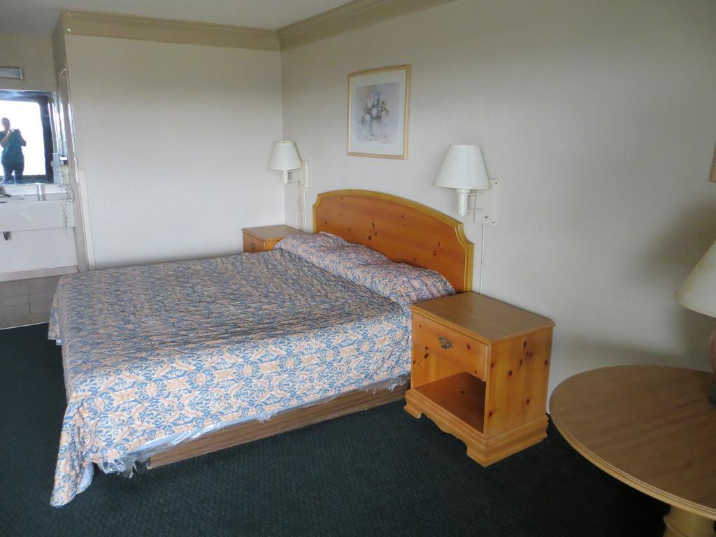 Budgetel Inn & Suites Мейкон Номер фото