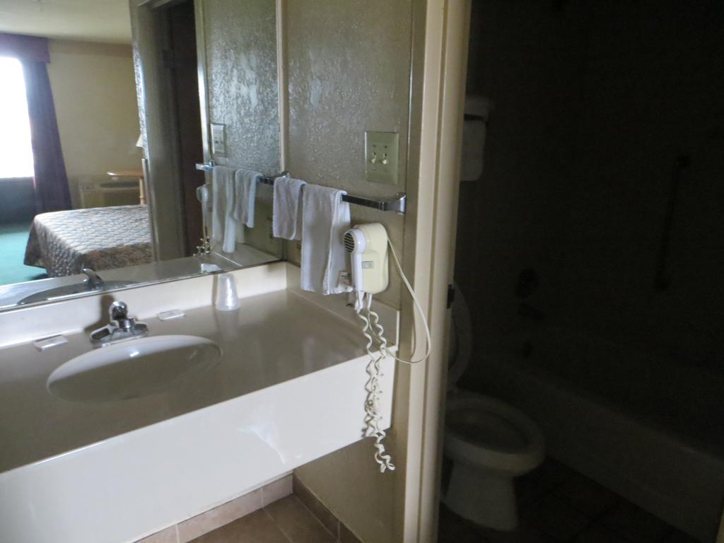 Budgetel Inn & Suites Мейкон Номер фото
